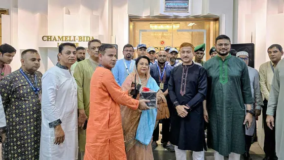 ঈদের দিনে বিমানবন্দর পরিদর্শনে মন্ত্রী