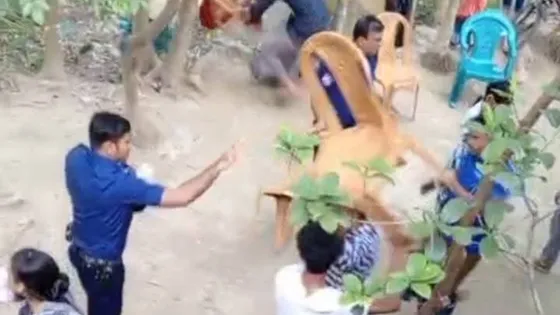 সালিশ বৈঠকে পুলিশের সামনেই বৃদ্ধকে পিটিয়ে হত্যার অভিযোগ