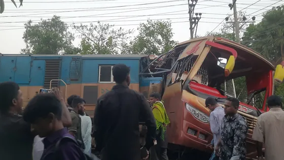 সড়ক দুর্ঘটনায় একদিনে ২৪ জনের মৃত্যু