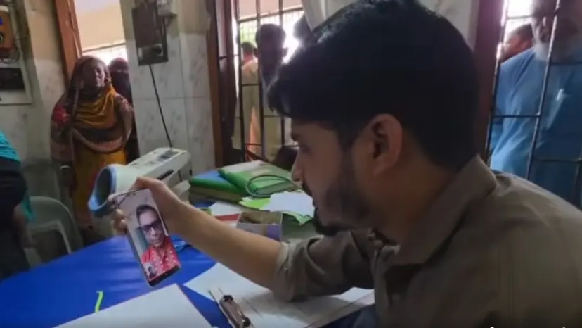 ভিডিও কলে হাসপাতালের কার্যক্রম দেখলেন স্বাস্থ্য প্রতিমন্ত্রী ভিডিও কলে হাসপাতালের কার্যক্রম দেখলেন স্বাস্থ্য প্রতিমন্ত্রী