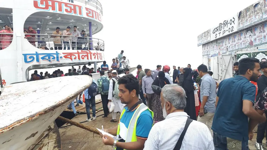 ভোলা-ঢাকা লঞ্চযাত্রায় স্বস্তি, নেই বাড়তি ভাড়ার অভিযোগ