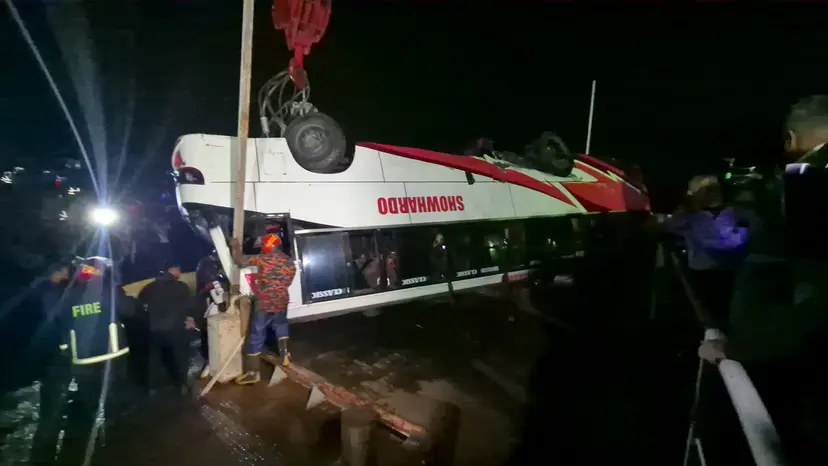 নুসরাত বেঁচে ফিরলেও ফেরেনি মা-ভাই ও ছেলে নুসরাত বেঁচে ফিরলেও ফেরেনি মা-ভাই ও ছেলে