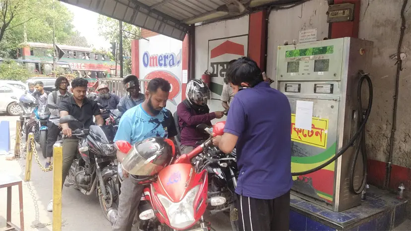 বাইকে ৬০০ কারে ১৫০০ টাকার লিমিট, তারপরও রিফিল!