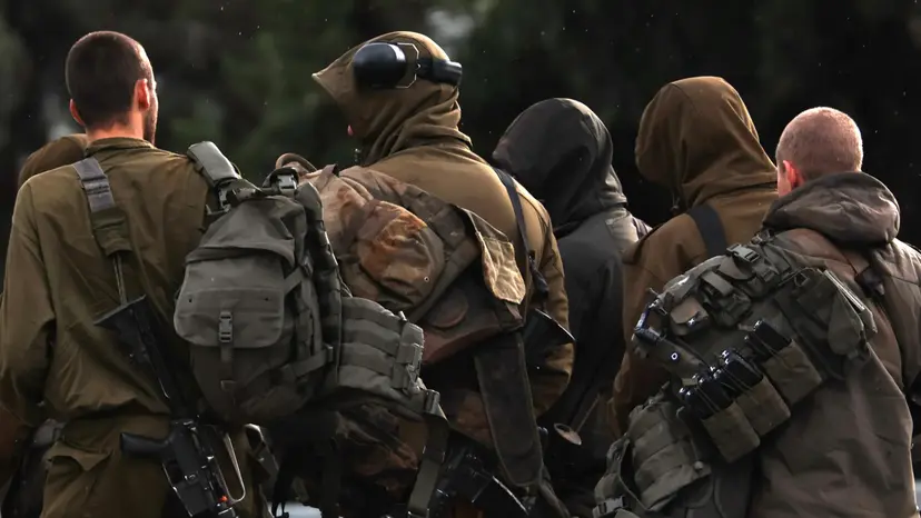 ফুটবল মাঠ ছেড়ে যুদ্ধে গিয়ে বিতর্কে ইসরায়েলি ফুটবলার ফুটবল মাঠ ছেড়ে যুদ্ধে গিয়ে বিতর্কে ইসরায়েলি ফুটবলার