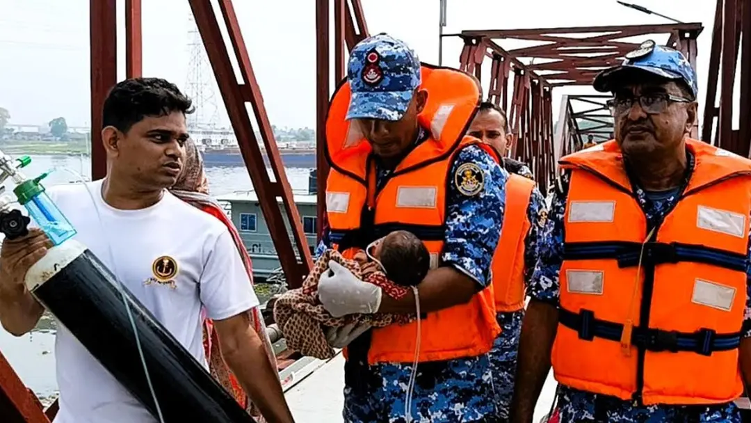 নদীপথে অসুস্থ নবজাতককে উদ্ধার করে হাসপাতালে পাঠালো কোস্টগার্ড