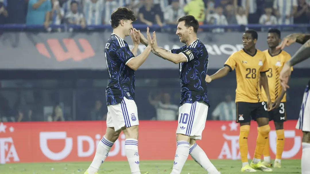 মেসি-আলভারেজদের দাপুটে নৈপুণ্যে উড়ে গেল জাম্বিয়া মেসি-আলভারেজদের দাপুটে নৈপুণ্যে উড়ে গেল জাম্বিয়া