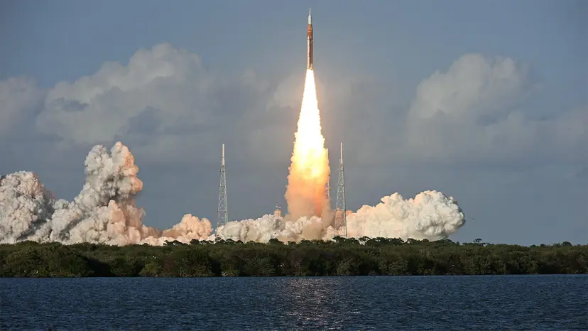 চার নভোচারী নিয়ে চাঁদের দিকে রওনা দিলো নাসার আর্টেমিস-২