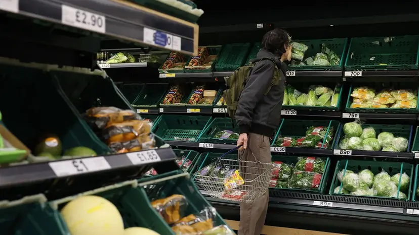 মধ্যপ্রাচ্যে যুদ্ধের জেরে বিশ্ববাজারে খাদ্যপণ্যের দাম বেড়েছে মধ্যপ্রাচ্যে যুদ্ধের জেরে বিশ্ববাজারে খাদ্যপণ্যের দাম বেড়েছে