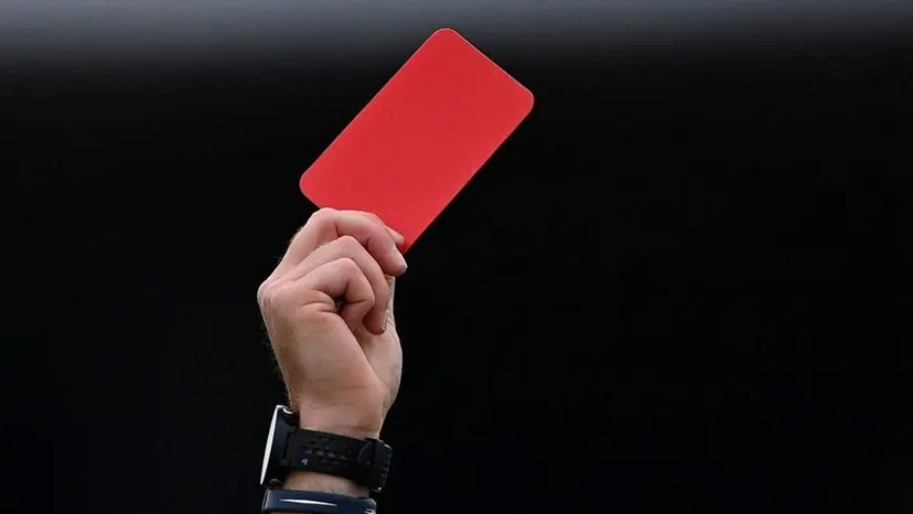 ফ্রান্সে গণমারামারির ম্যাচে ২৪ লাল কার্ড