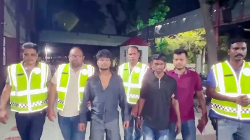 ভাইরাল দুই ছিনতাইকারীকে সামুরাইসহ ধরল পুলিশ