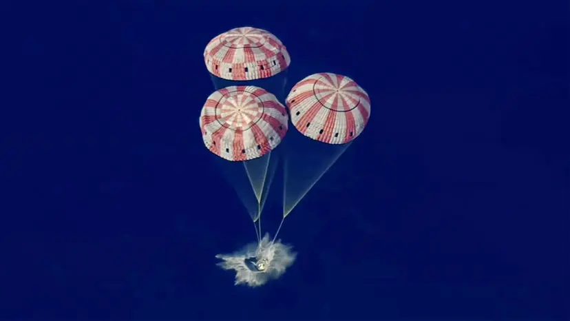 চন্দ্রাভিযান শেষে নিরাপদে পৃথিবীতে ফিরলেন নভোচারীরা