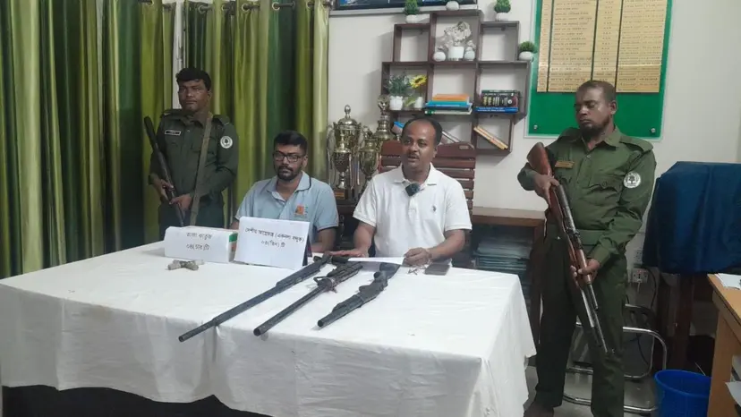 সুন্দরবনে ডাকাত সন্দেহে ধাওয়া, উদ্ধার ৩ আগ্নেয়াস্ত্র ও ৪ কার্তুজ