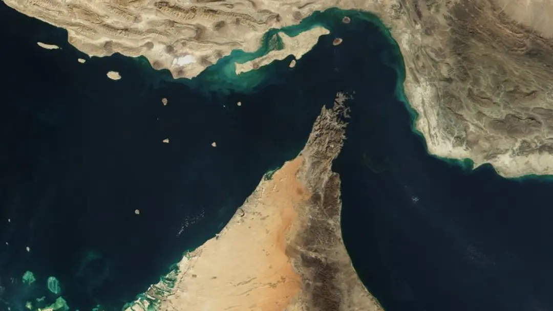 ইরানিদের সতর্কতার পর হরমুজে ঢোকার আগে ঘুরে গেছে যুক্তরাষ্ট্রের জাহাজ