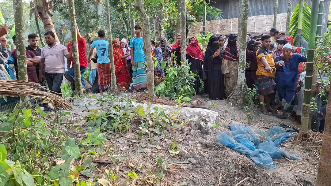 মামাতো ভাইয়ের কবরে মিলল ফুফাতো ভাইয়ের মরদেহ
