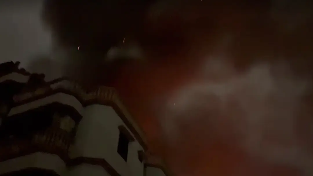 রাজধানীর কামরাঙ্গীরচরে কাপড়ের গোডাউনে আগুন