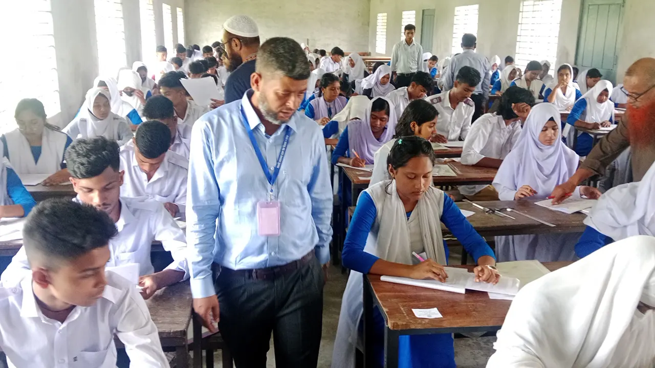 বগুড়ায় এক কেন্দ্রে ভুল প্রশ্নে এসএসসি পরীক্ষা গ্রহণ