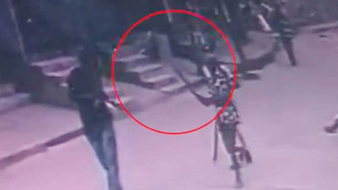 রামদা-চাপাতি নিয়ে হামলা করা হয় র‌্যাবের ওপর, একজনের অবস্থা আশঙ্কাজনক