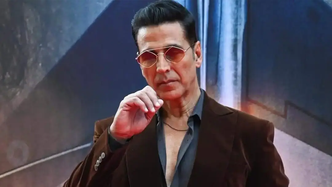 শুটিংয়ের মাঝেই অক্ষয়ের চোখে অস্ত্রোপচার