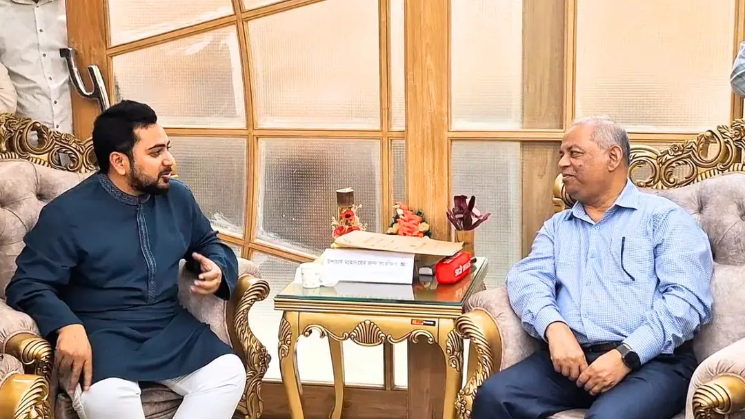 বিশ্ববিদ্যালয়ে যেন দলীয়করণ না হয় : চবি উপাচার্যকে অনুরোধ নাহিদ ইসলামের