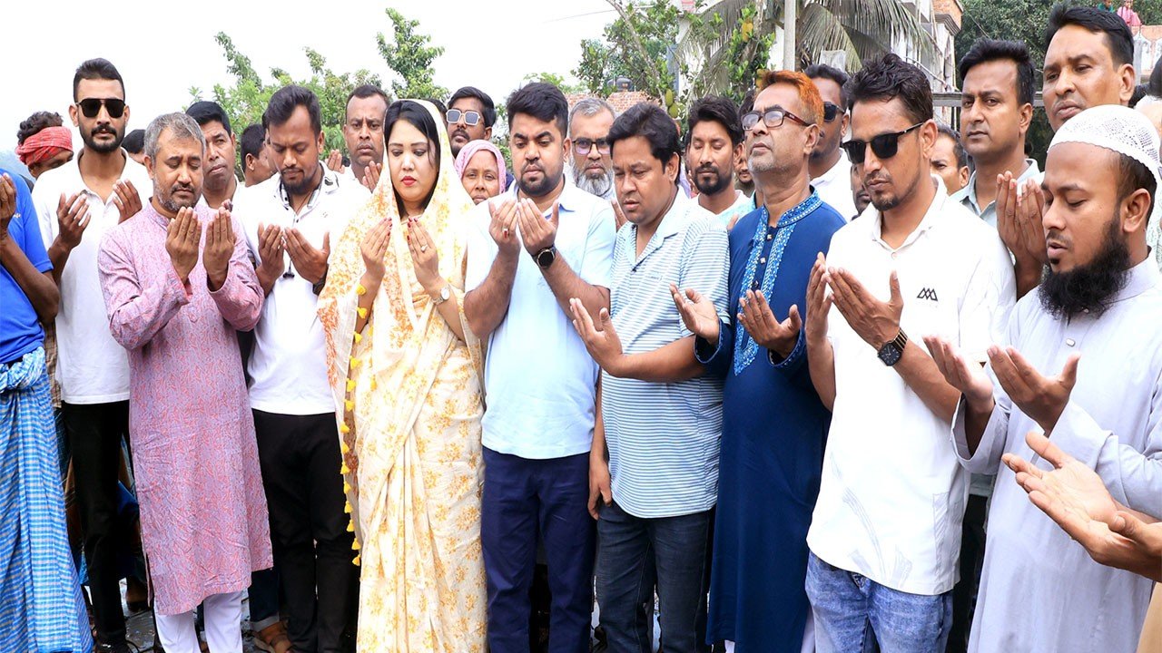 বগুড়ার গাবতলীতে ঈদগাহের ঢালাই কাজের উদ্বোধন করলেন সুরাইয়া জেরিন রনি এমপি