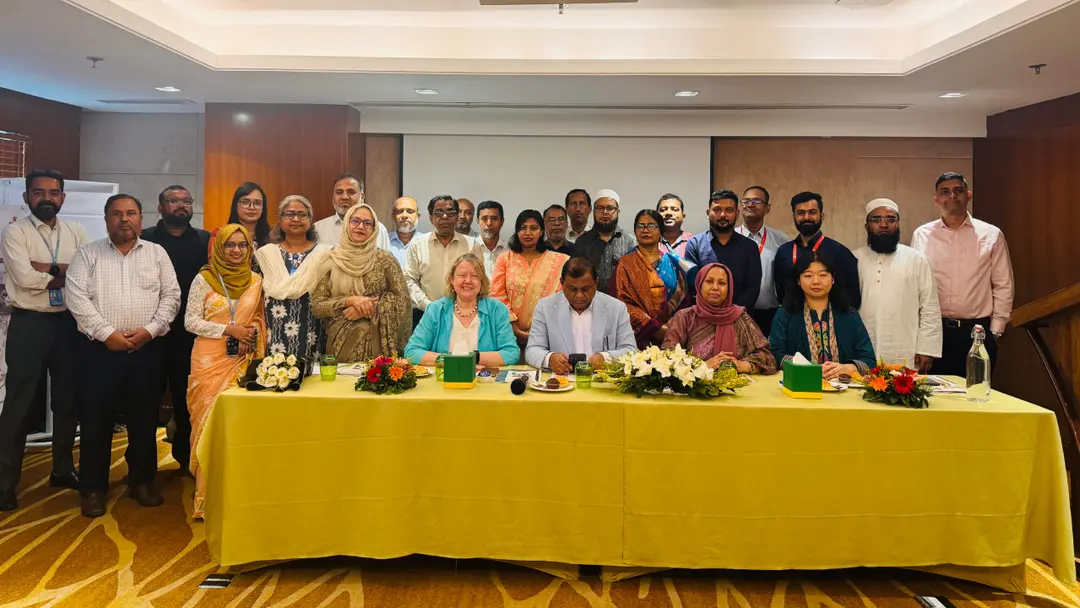 জলবায়ু ঝুঁকি মোকাবিলায় শিক্ষা পরিকল্পনা জোরদার করছে বাংলাদেশ জলবায়ু ঝুঁকি মোকাবিলায় শিক্ষা পরিকল্পনা জোরদার করছে বাংলাদেশ