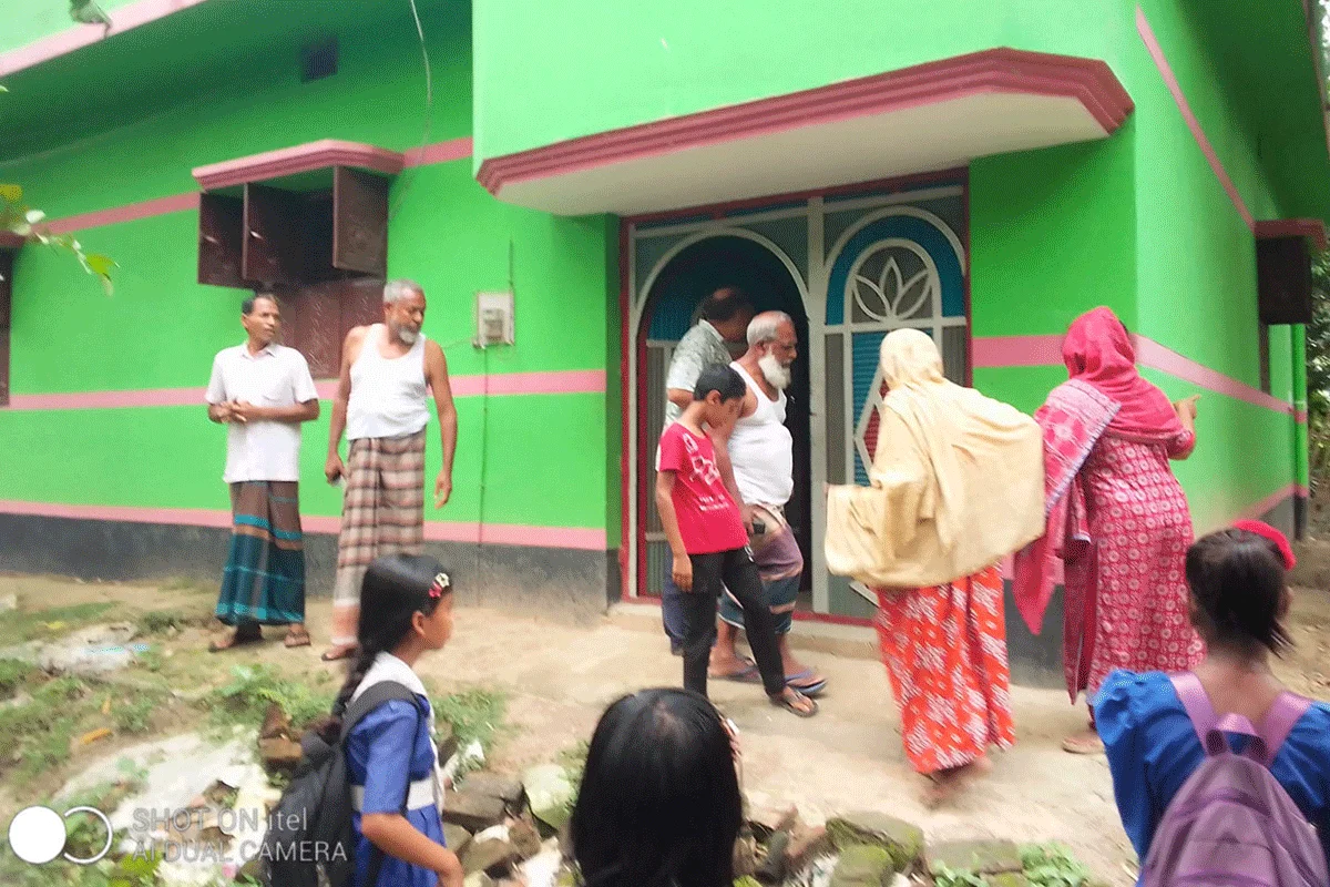 জয়পুরহাটের দিনে দুপুরে তালা ভেঙে ব্যবসায়ীর বাসায় চুরি জয়পুরহাটের দিনে দুপুরে তালা ভেঙে ব্যবসায়ীর বাসায় চুরি