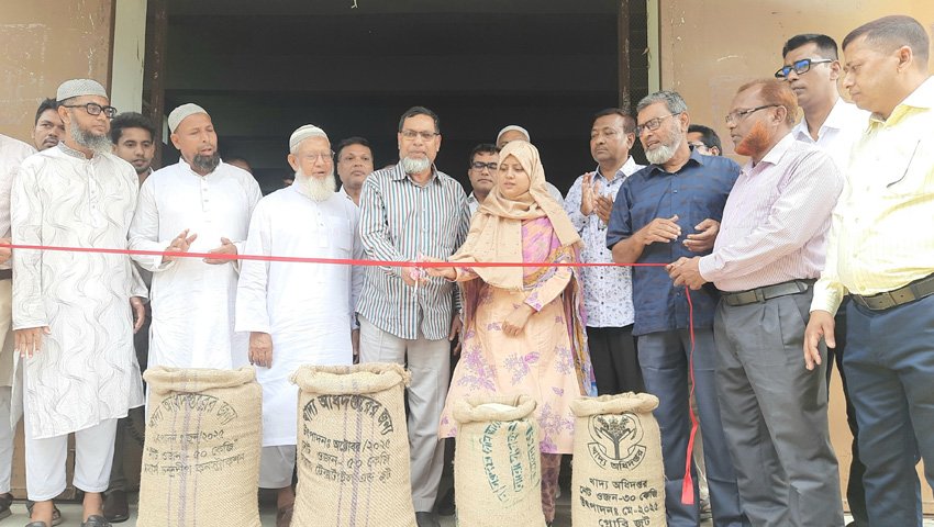 বগুড়ার সান্তাহারে বোরো মৌসুমের ধান-চাল সংগ্রহ শুরু