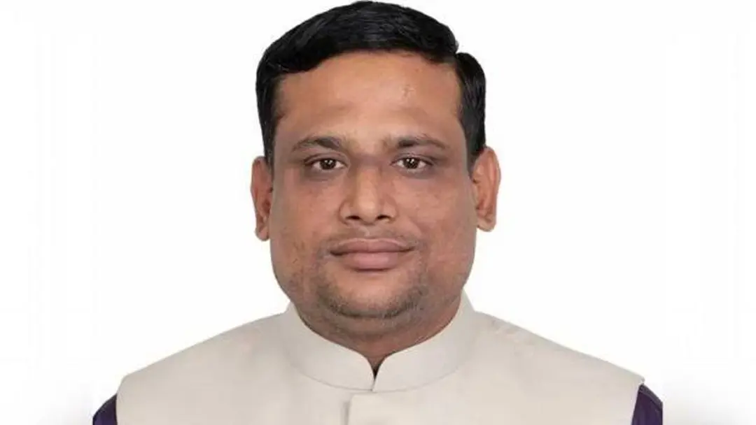 সুইজারল্যান্ড যাওয়ার পথে বিমানবন্দরে ইউপি চেয়ারম্যান আটক সুইজারল্যান্ড যাওয়ার পথে বিমানবন্দরে ইউপি চেয়ারম্যান আটক