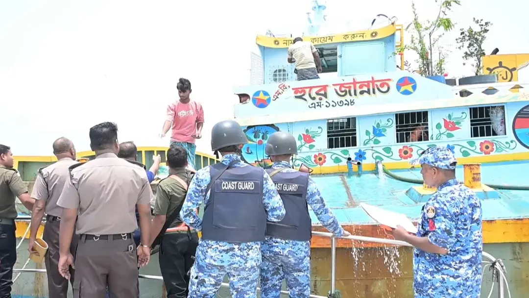 কর্ণফুলীতে যৌথ অভিযানে ৯ অননুমোদিত বাল্কহেড জব্দ