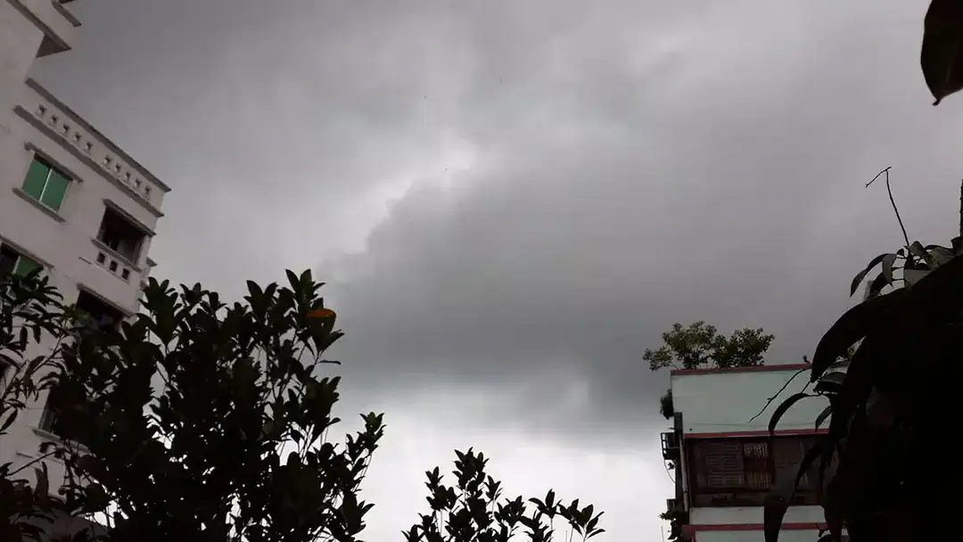 ঢাকার আকাশ আংশিক মেঘলা, বাড়তে পারে ভ্যাপসা গরম
