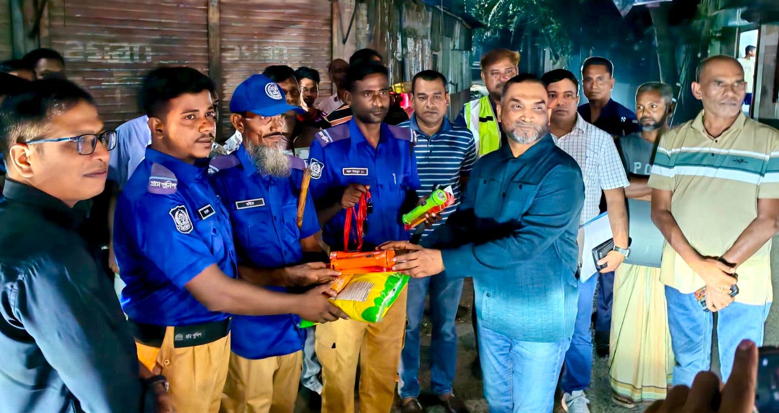সিরাজগঞ্জে অপরাধ প্রতিরোধে জনতার সঙ্গে পুলিশের মতবিনিময় সিরাজগঞ্জে অপরাধ প্রতিরোধে জনতার সঙ্গে পুলিশের মতবিনিময়