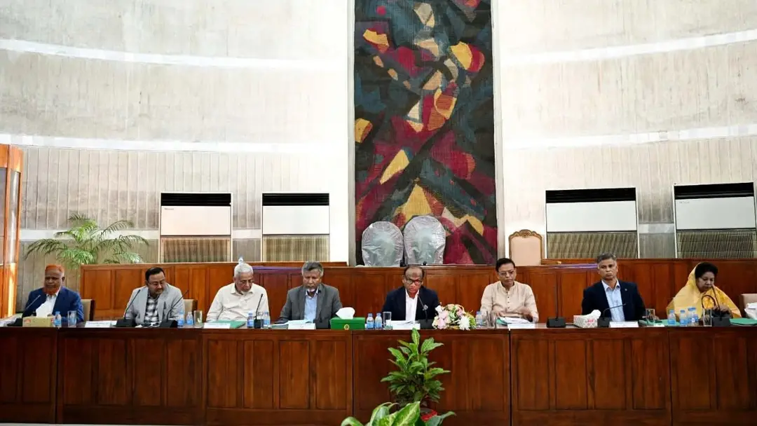 আপনারা প্রজাতন্ত্রের কর্মচারী, কোনো দল বা ব্যক্তির নন