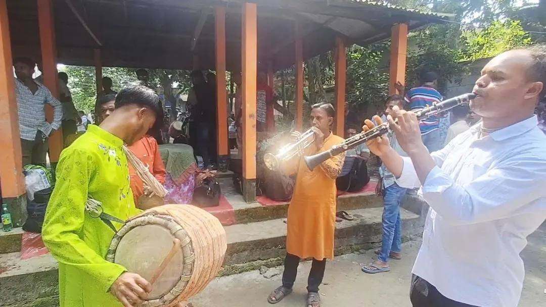 ৫০০ বছরের ঐতিহ্যবাহী ঢাকের হাটে দুর্গোৎসব