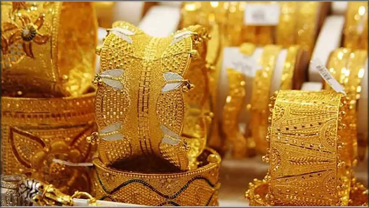 ভরিতে সোনার দাম কমলো ৩ হাজার ৩২৪ টাকা